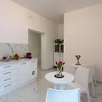 Re Di Rooftop Πανσιόν