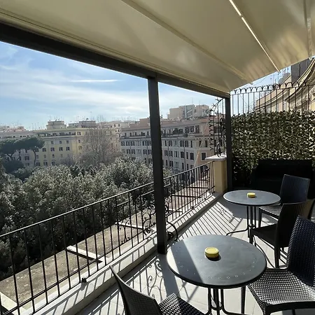 Re Di Rooftop Casa de hóspedes