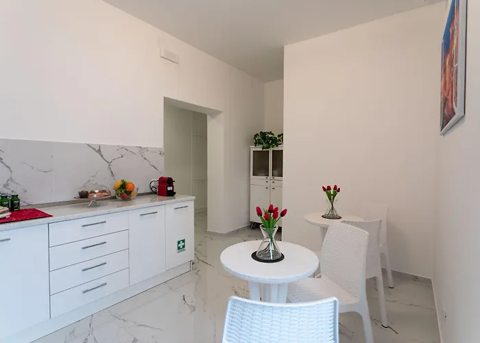 Re Di Rooftop Guest house